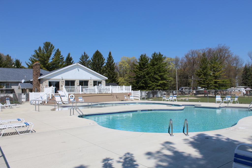Plymouth Rock Camping Resort Basic Cabin Elkhart Lake Εξωτερικό φωτογραφία