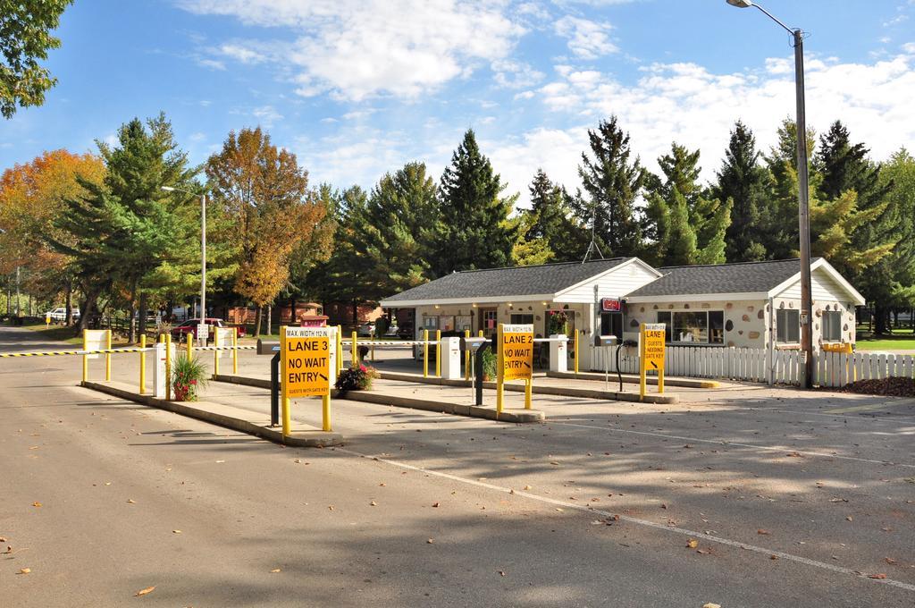 Plymouth Rock Camping Resort Basic Cabin Elkhart Lake Εξωτερικό φωτογραφία